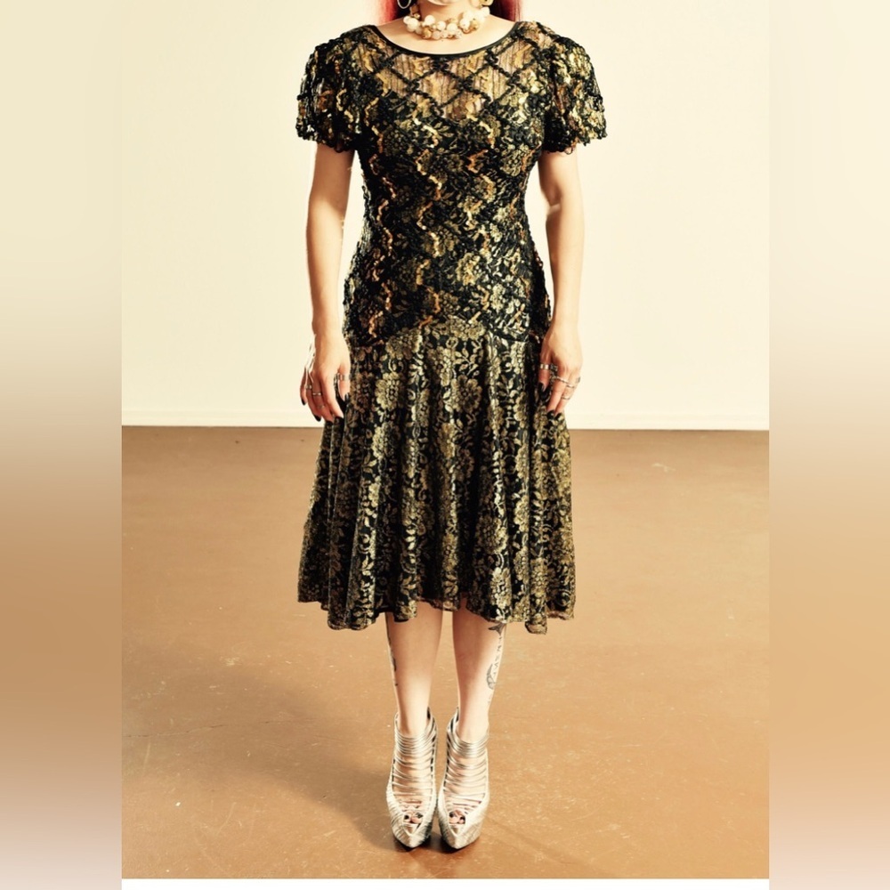 VINTAGE HW COLLECTIONS Chic Black and Gold Lace Midi Dress